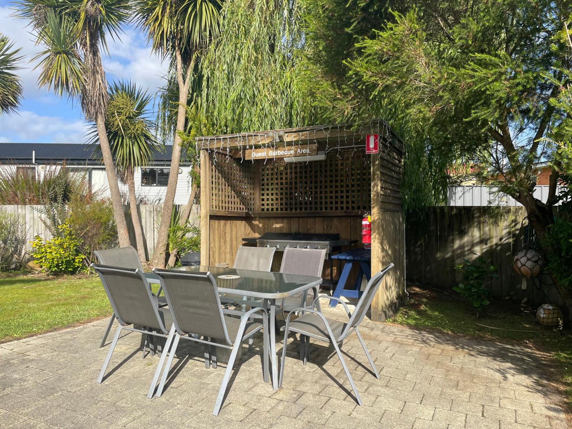 Castaway Holiday Apartments Strahan Exteriör bild