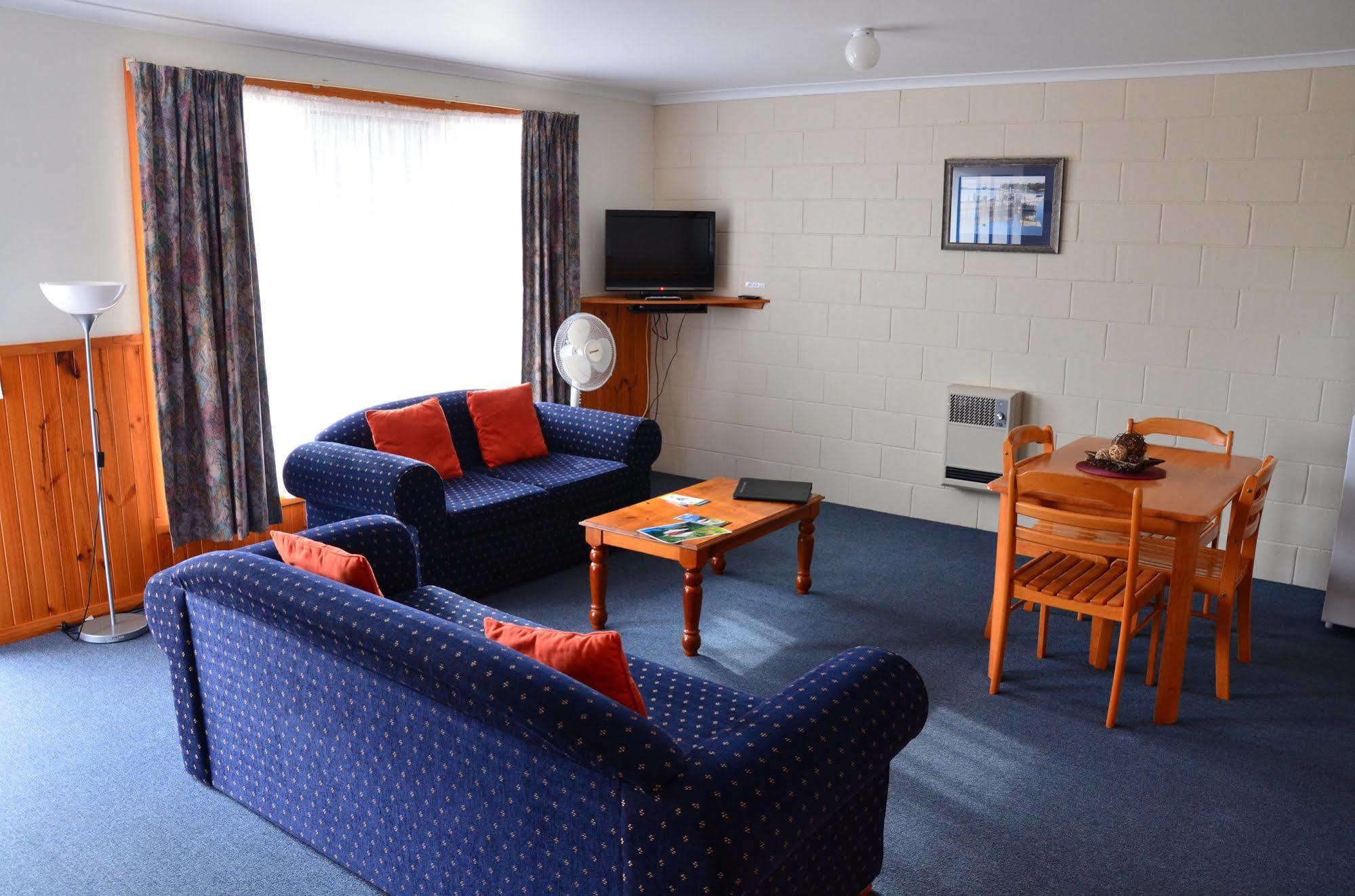 Castaway Holiday Apartments Strahan Exteriör bild