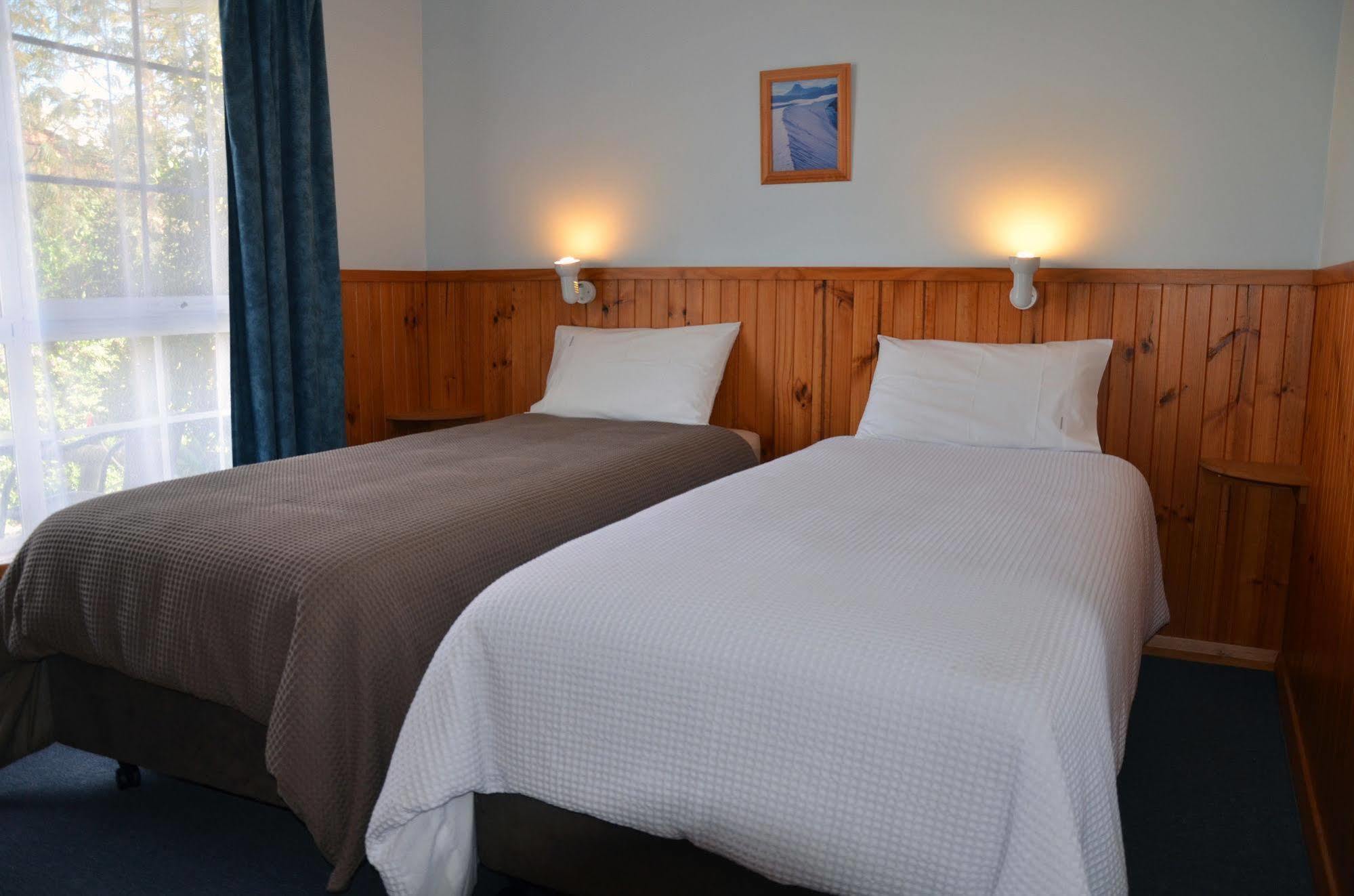 Castaway Holiday Apartments Strahan Exteriör bild