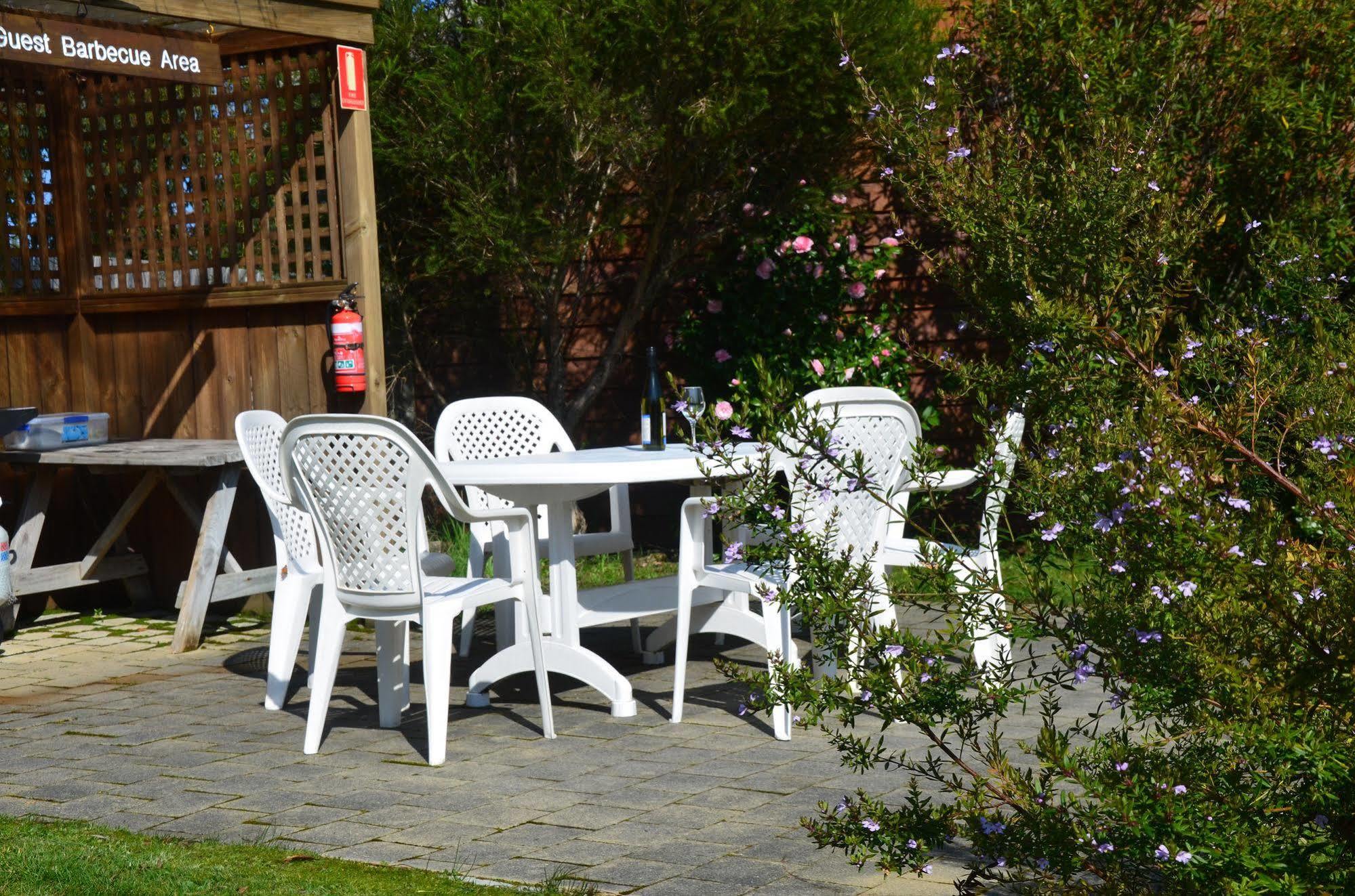 Castaway Holiday Apartments Strahan Exteriör bild