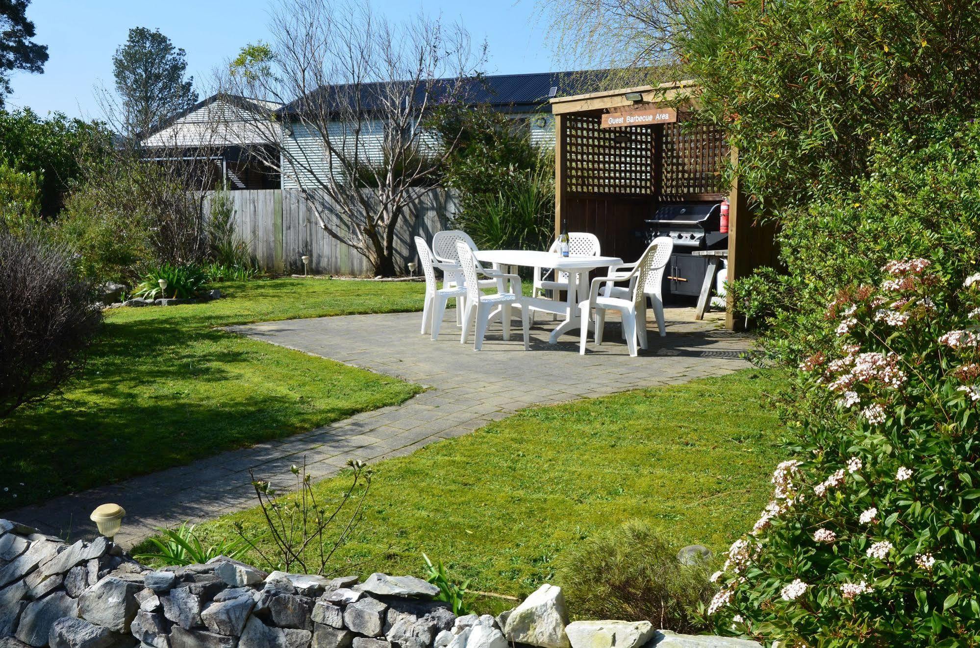 Castaway Holiday Apartments Strahan Exteriör bild
